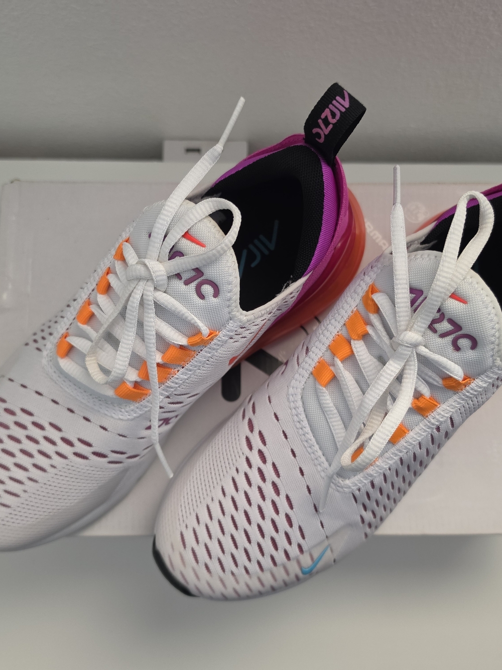 Nike Airmax 270 Women Shoes - Picture 2 of 5